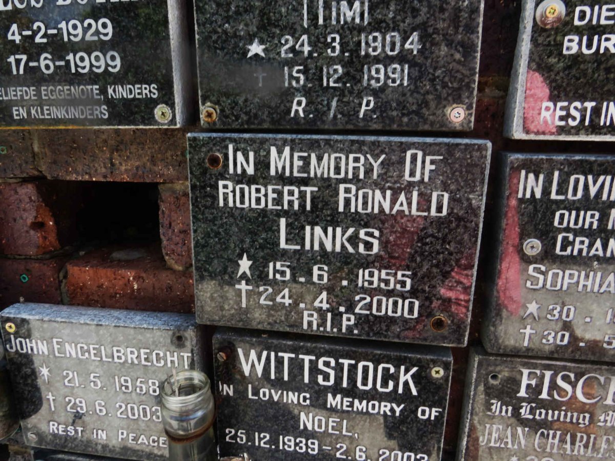 LINKS Robert Ronald 1955-2000