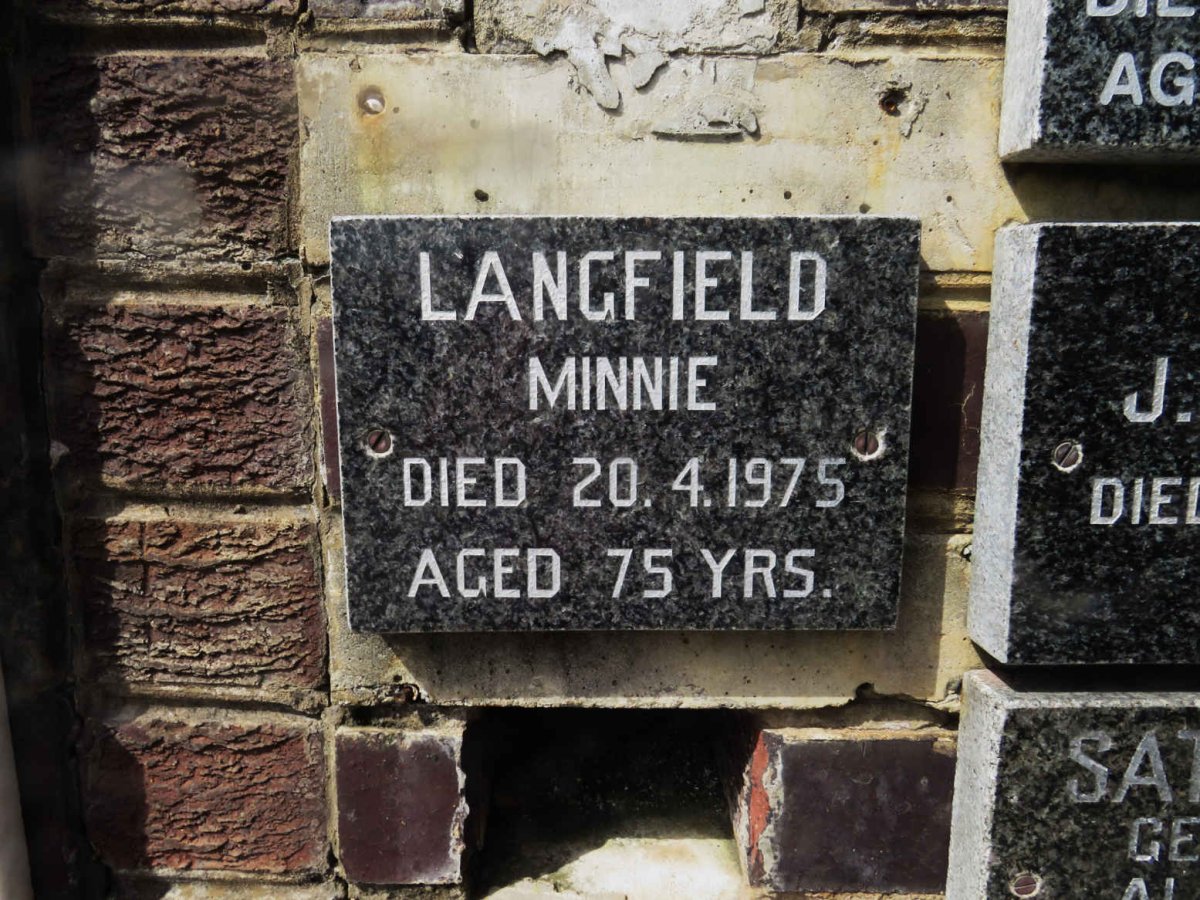 LANGFIELD Minnie -1975