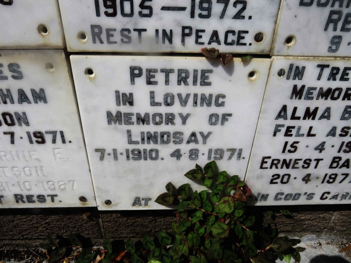 PETRIE Lindsay 1910-1971