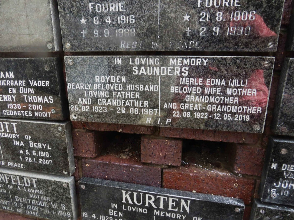 SAUNDERS Royden 1923-1987 &amp; Merle Edna 1922-2019
