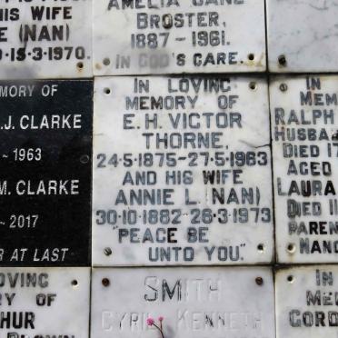 THORNE E.H. Victor 1875-1963 &amp; Annie L. 1882-1973