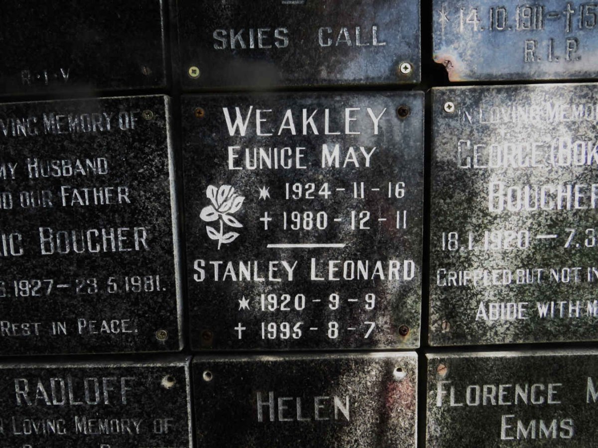 WEAKLEY Stanley Leonard 1920-199? &amp; Eunice May 1924-1980