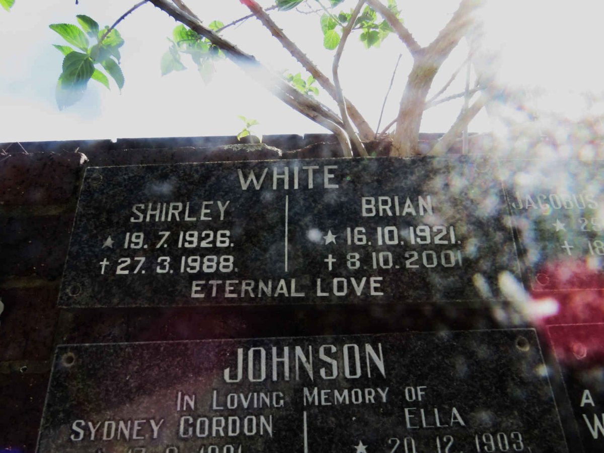 WHITE Brian 1921-2001 &amp; Shirley 1926-1988