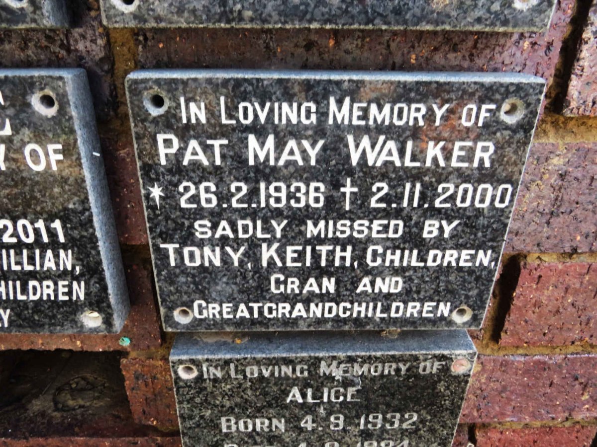 WALKER Pat May 1936-2000