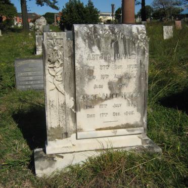 HOYLE Arthur 1870-1941 &amp; Grace Alice 1873-1945