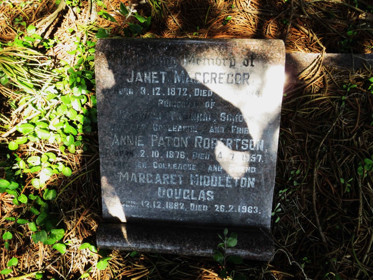 MACGREGOR Janet 1872-1941 :: ROBERTSON Annie Paton 1876-1957 :: DOUGLAS Margaret Middleton 1882-1963 _1