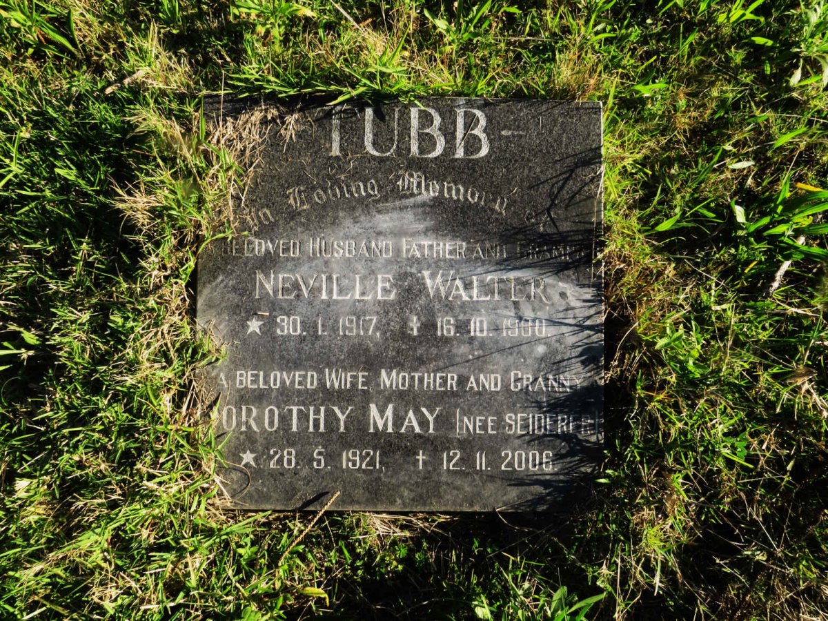 TUBB Neville Walter 1917-1900 & Dorothy May nee SEIDERER 1921-2006