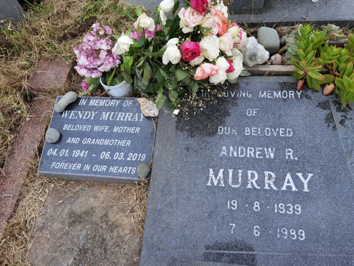 MURRAY Andrew R. 1939-1989 &amp; Wendy 1941-2019
