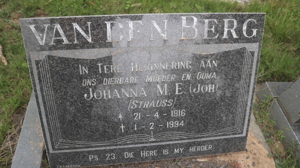 BERG Johanna M.E., van den nee STRAUSS 1916-1994
