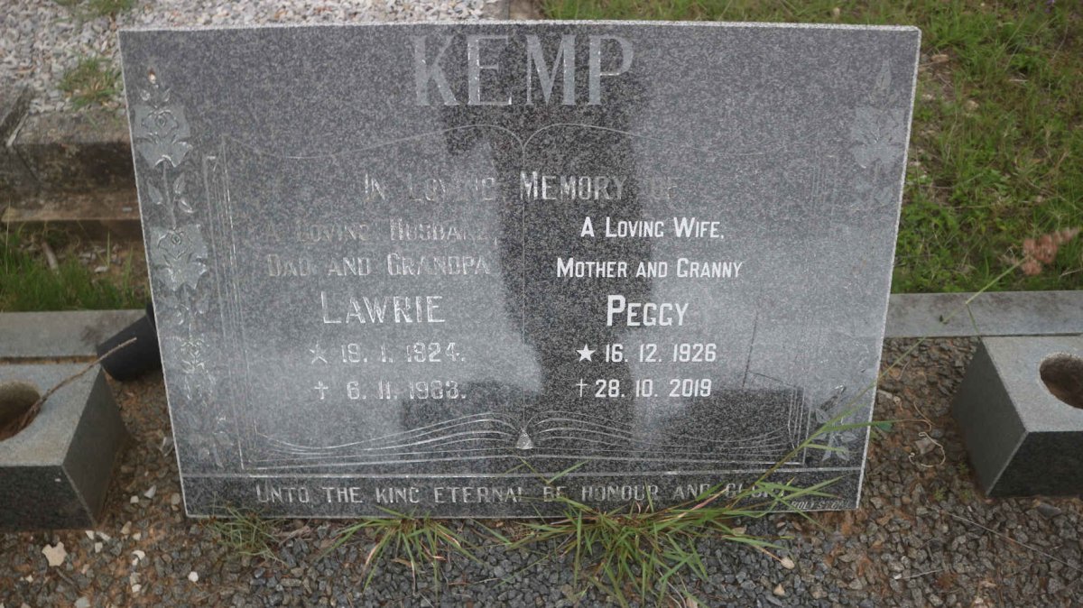 KEMP Lawrie 1924-1983 &amp; Peggy 1926-2019