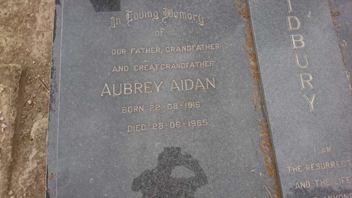 TIDBURY Aubrey Aidan 1916-1965 &amp; Gwendoline May 1917-2001