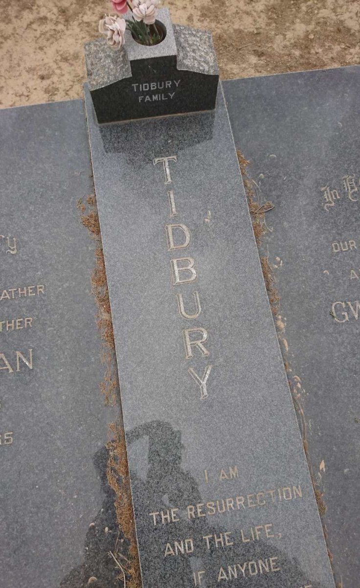 TIDBURY Aubrey Aidan 1916-1965 &amp; Gwendoline May 1917-2001
