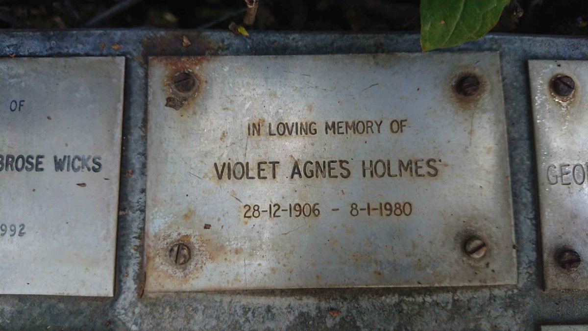 HOLMES Violet Agnes 1906-1980