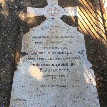 SAUNDERS Johanna O. 1841-1918 :: SAUNDERS James D. -1915 :: SAUNDERS Prudence O. -1915
