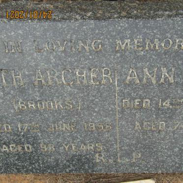 A - Surnames :: Vanne - A