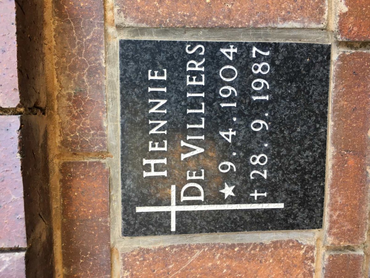 VILLIERS Hennie, de 1904-1987
