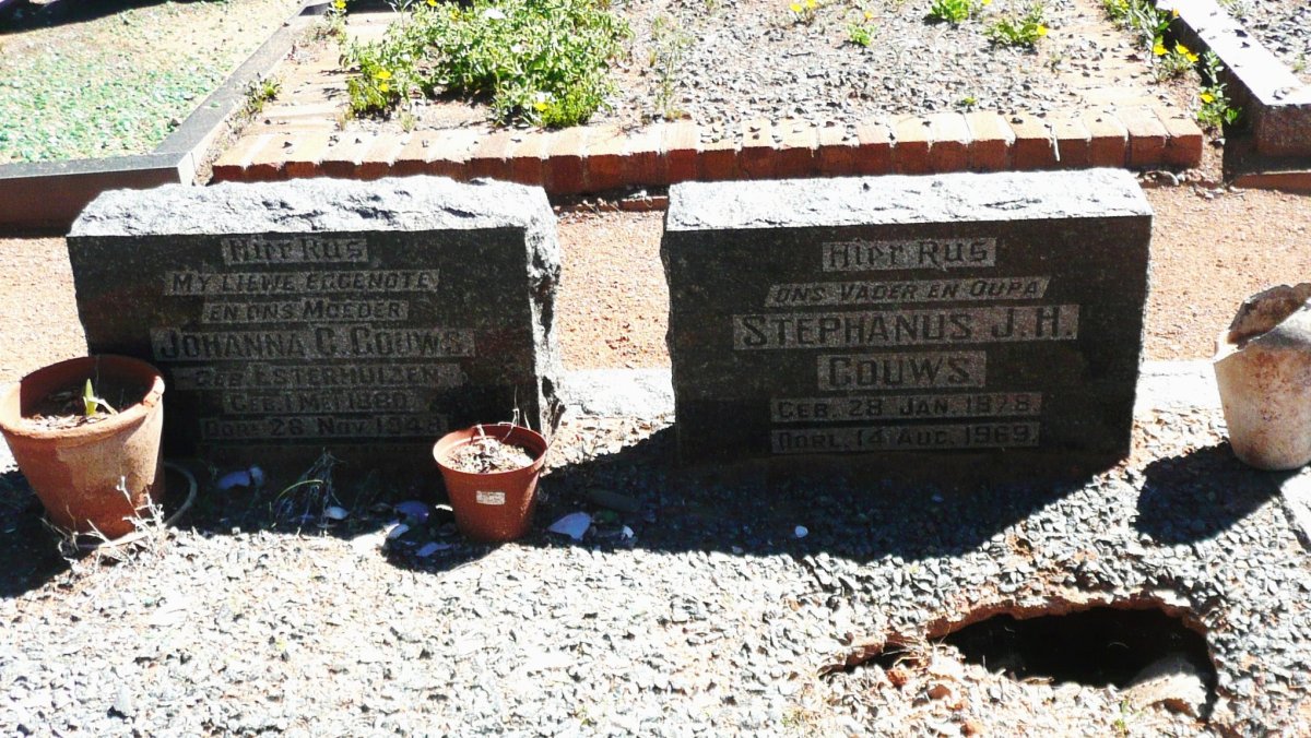 GOUWS Stephanus J.H. 1878-1969 &amp; Johanna C. ESTERHUIZEN 1880-1948
