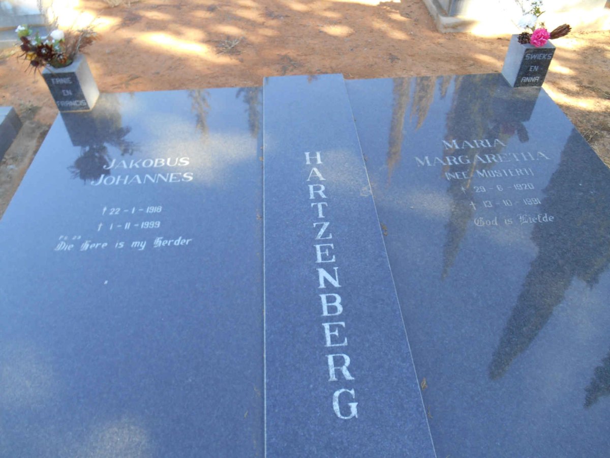 HARTZENBERG Jakobus Johannes 1918-1999 &amp; Maria Margaretha MOSTERT 1920-1991