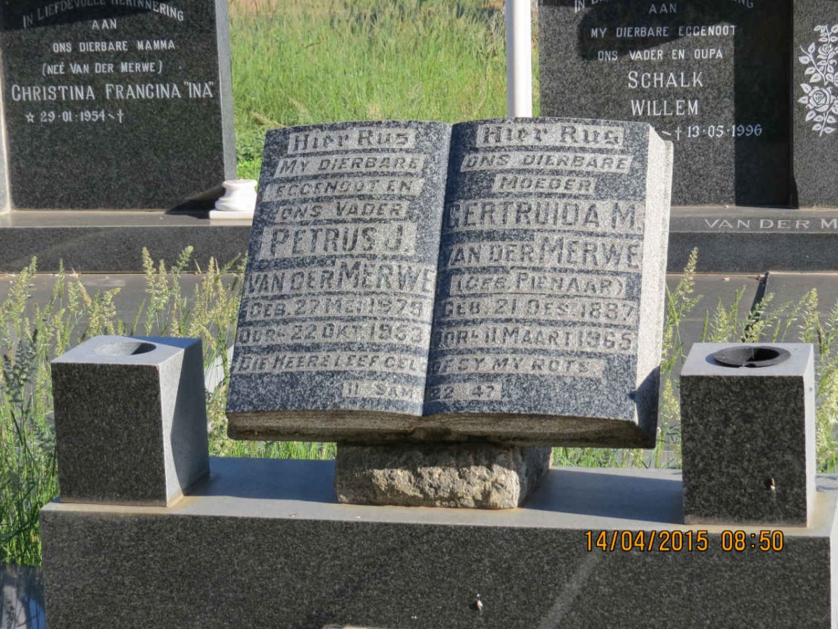 MERWE Petrus J., van der 1879-1953 &amp; Gertruida M. PIENAAR 1887-1965