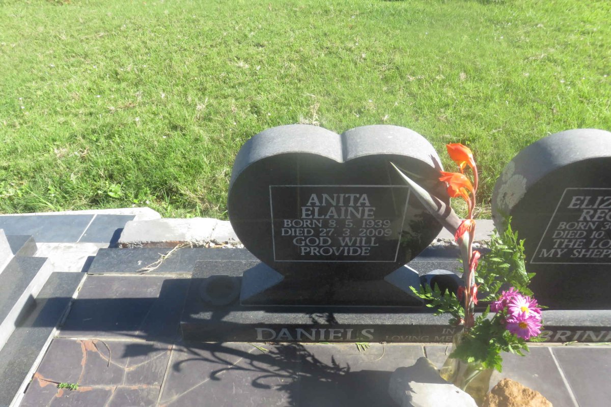 DANIELS Anita Elaine 1939-2009 :: BRINK Elizabeth Regina 1931-2004