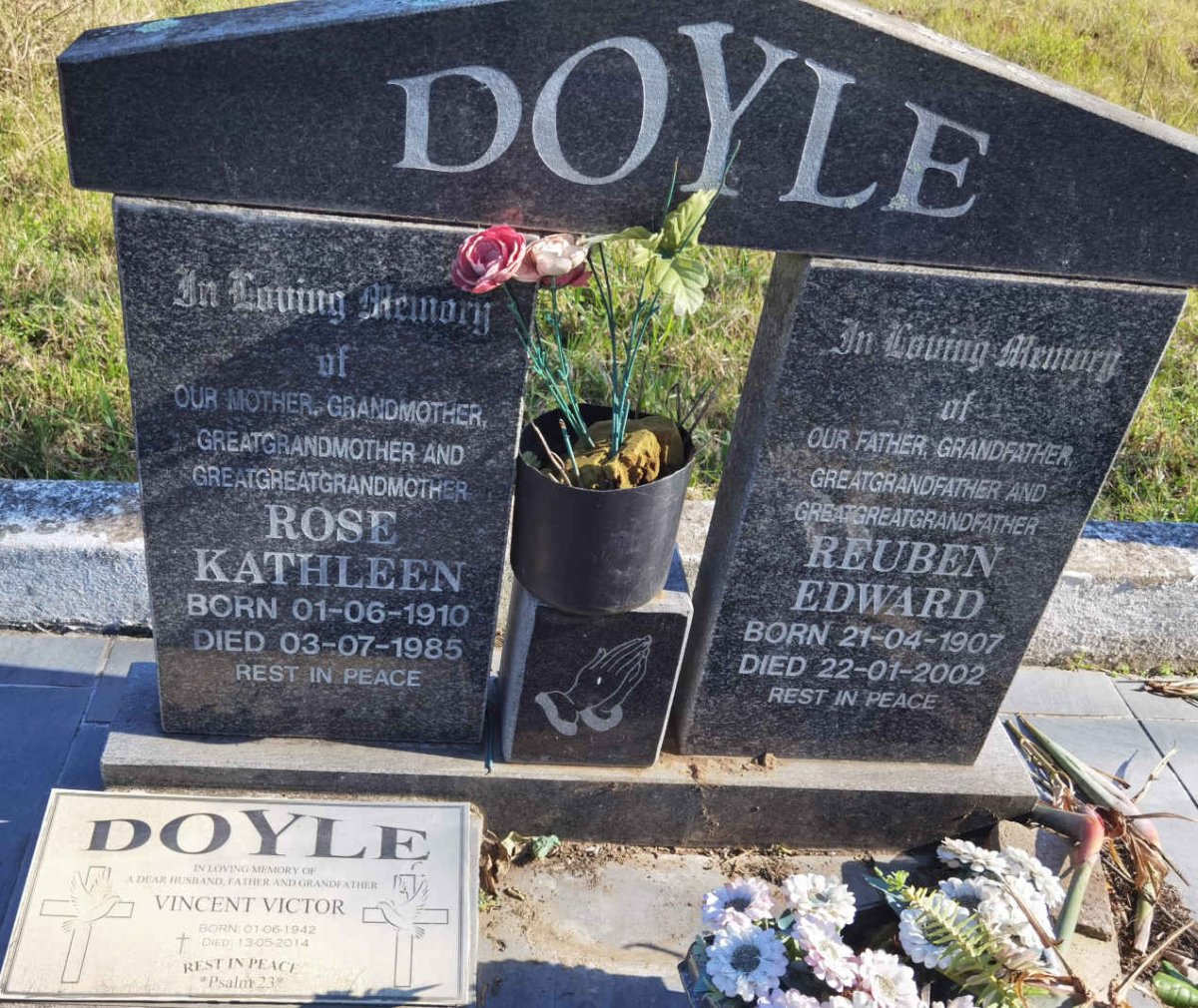DOYLE Reuben Edward 1907-2002 &amp; Rose Kathleen 1910-1985 :: DOYLE Vincent Victor 1942-2014