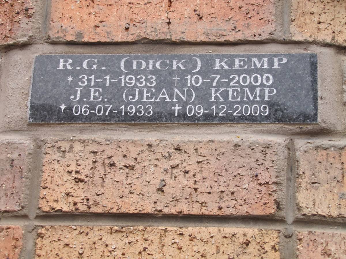 KEMP R.G. 1933-2000 &amp; J.E. 1933-2009