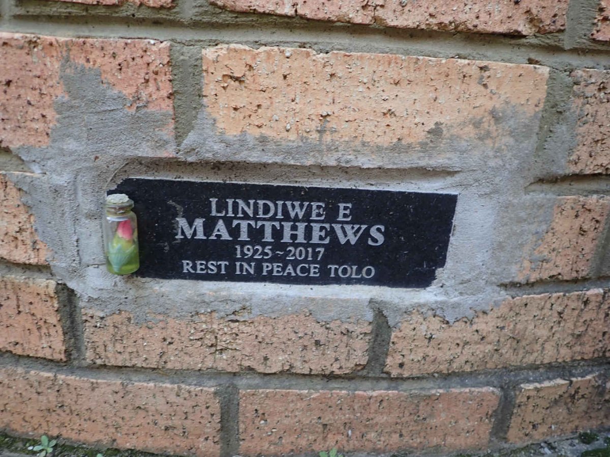 MATTHEWS Lindiwe E. 1925-2017