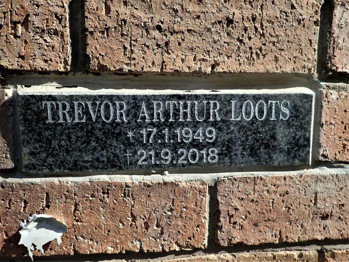LOOTS Trevor Arthur 1949-2018