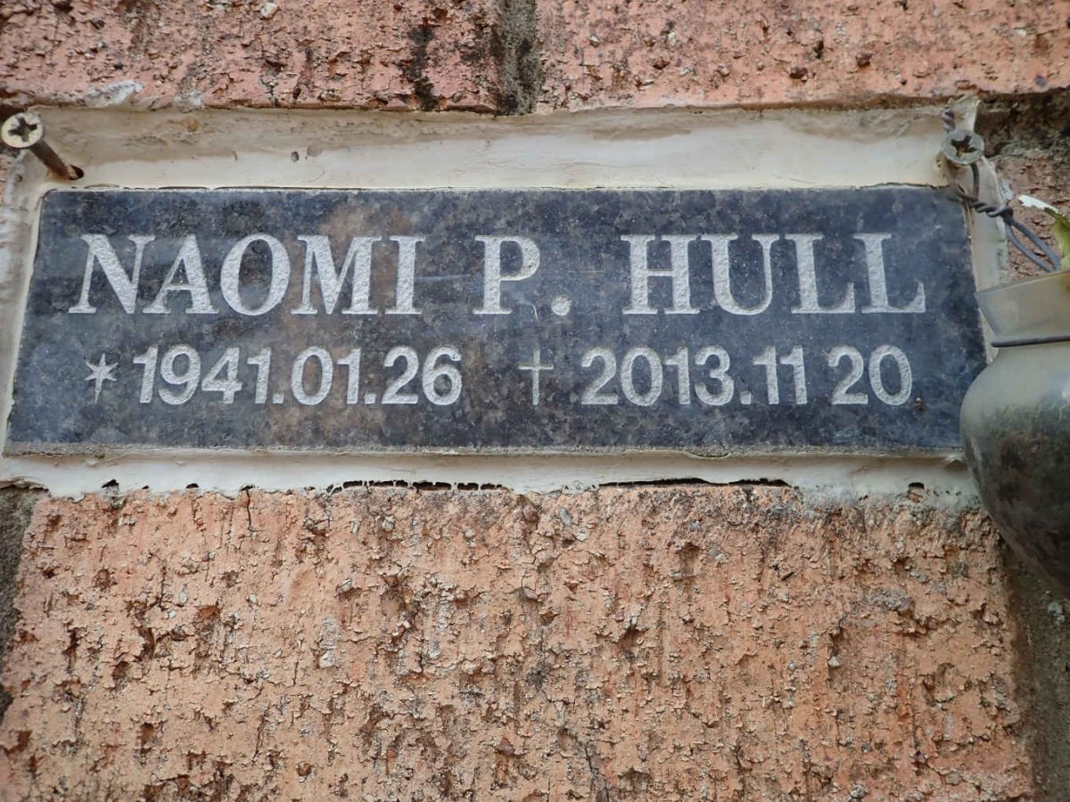 HULL Naomi P. 1941-2013