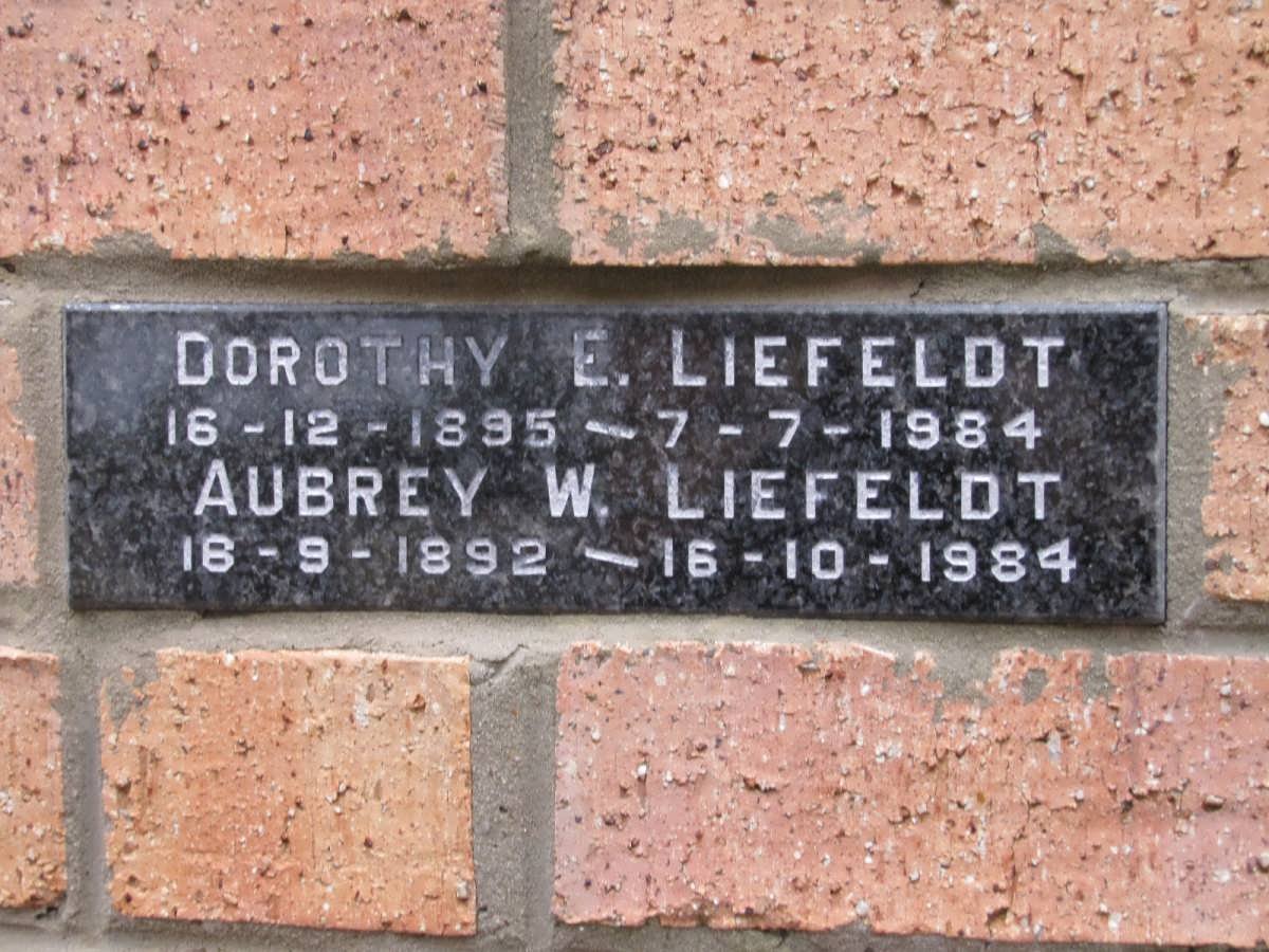 LIEFELDT Aubrey W. 1892-1984 &amp; Dorothy E. 1895-1984