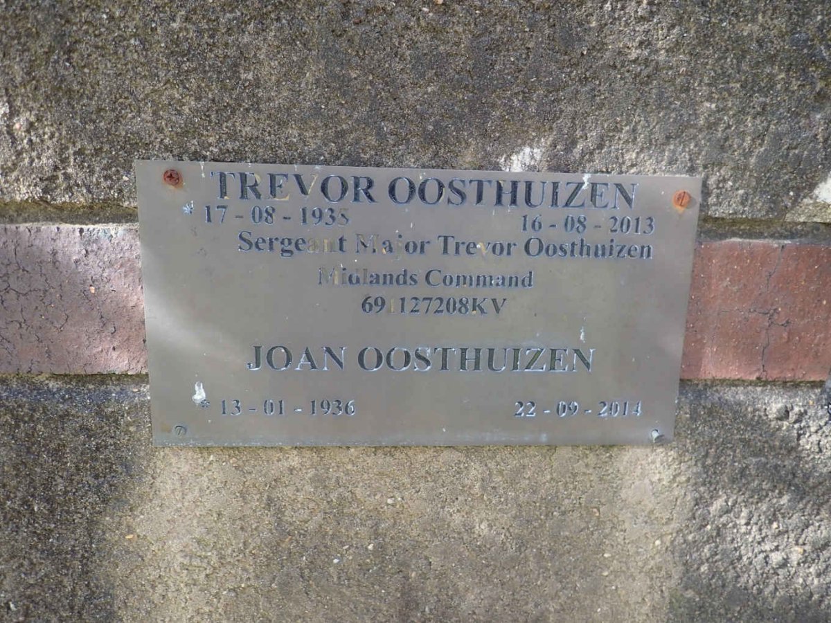 OOSTHUIZEN Trevor 1935-2013 &amp; Joan 1936-2014
