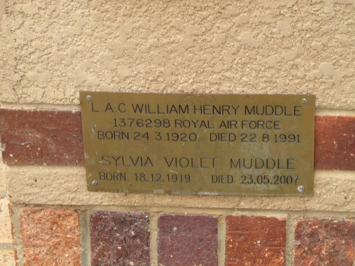 MUDDLE William Henry 1920-1991 &amp; Sylvia Violet 1919-2007