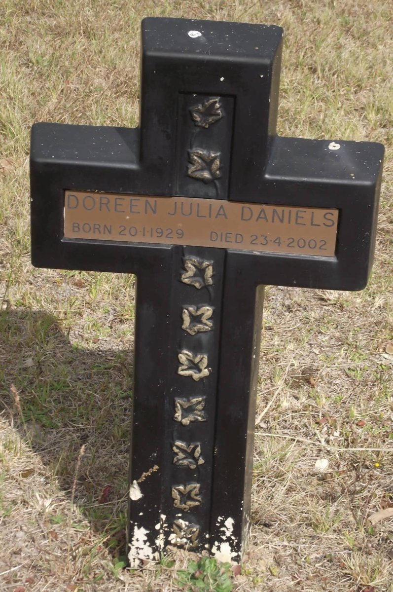 DANIELS Doreen Julia 1929-2002