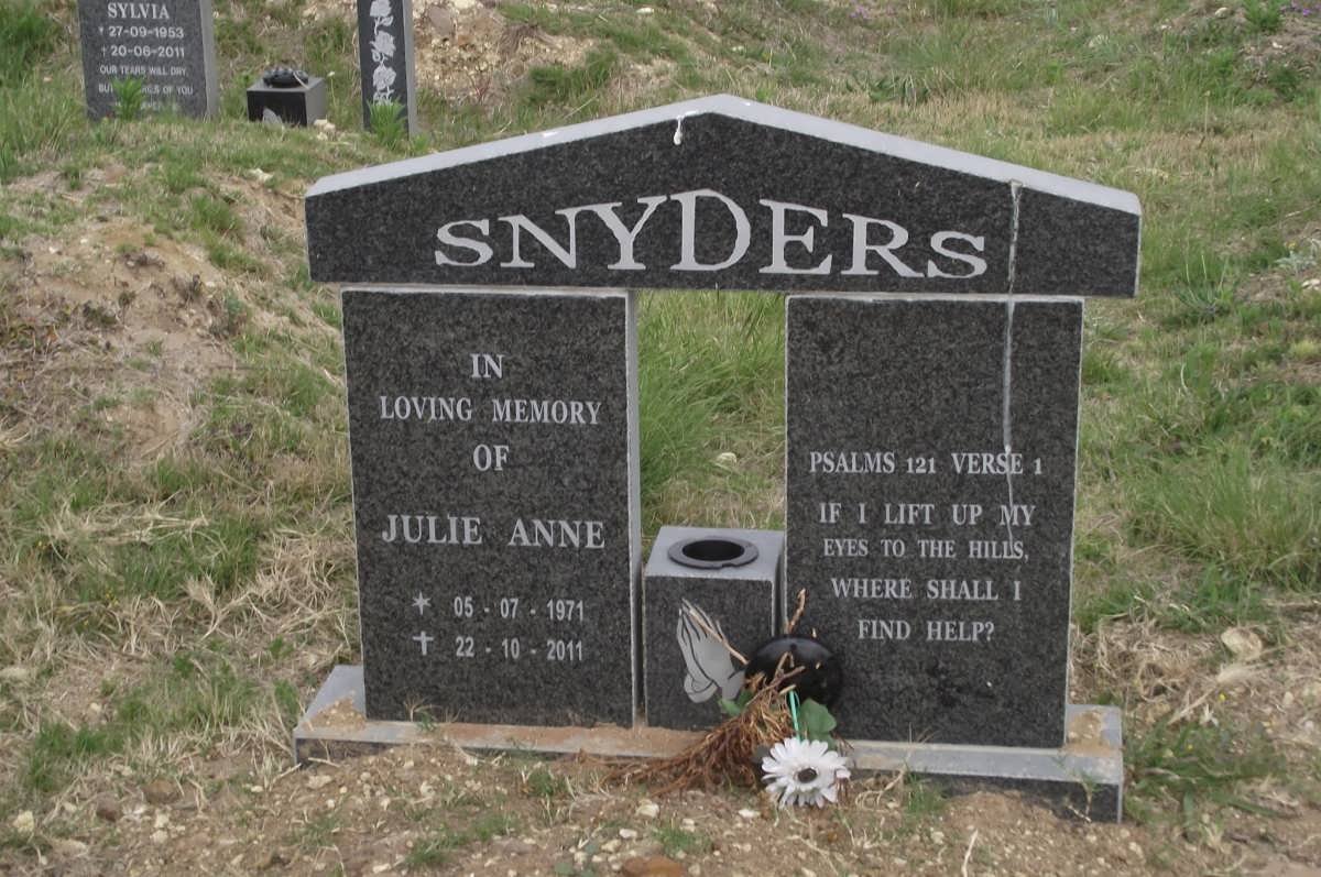 SNYDERS Julie Anne 1971-2011