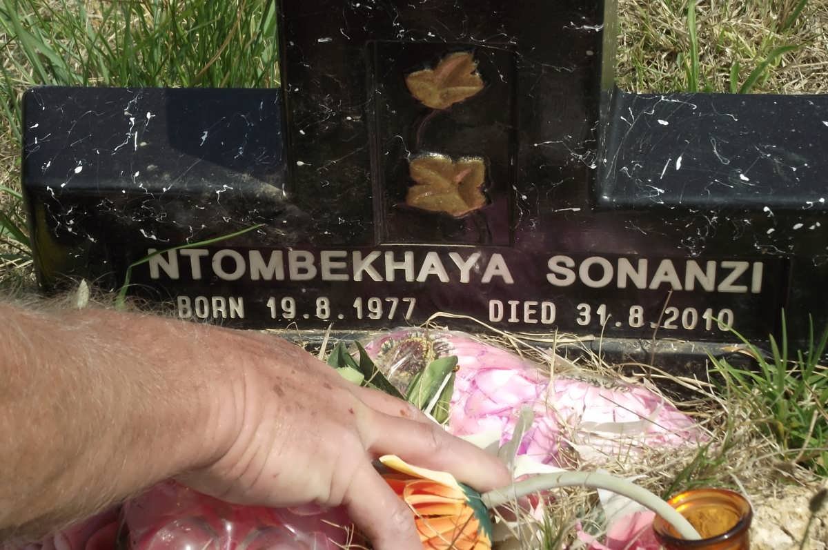 SONANZI Ntombekhaya 1977-2010