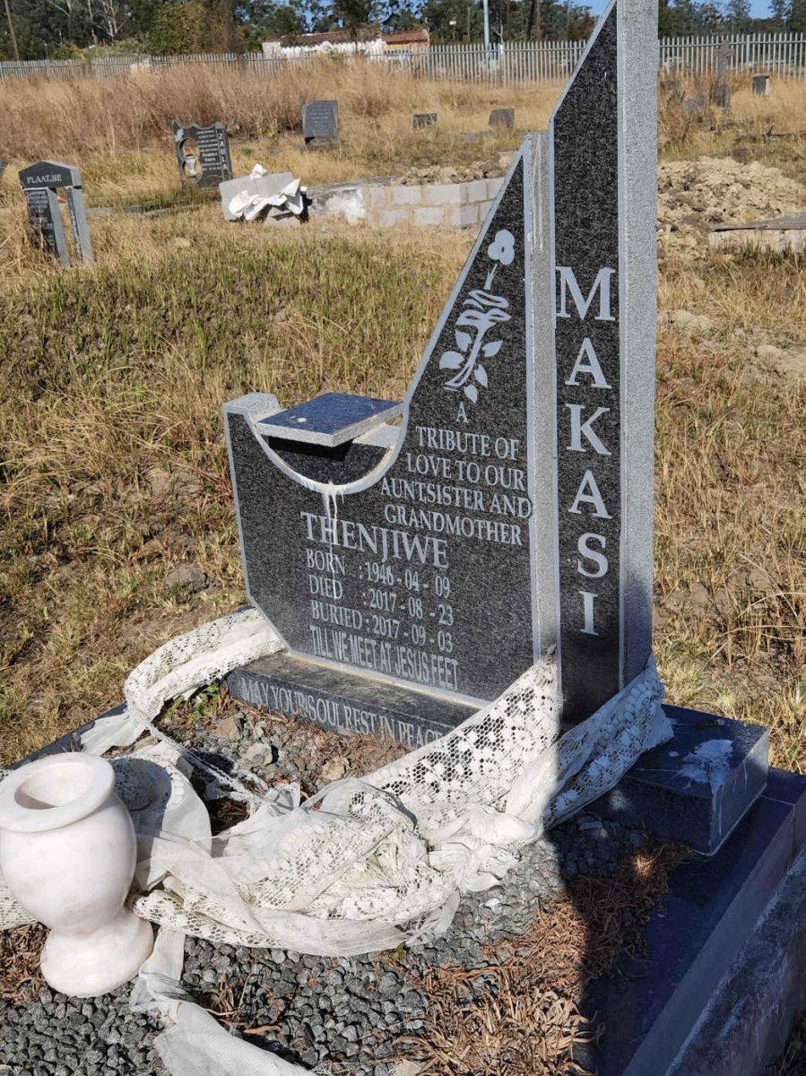 MAKASI Thenjiwe 1946-2017