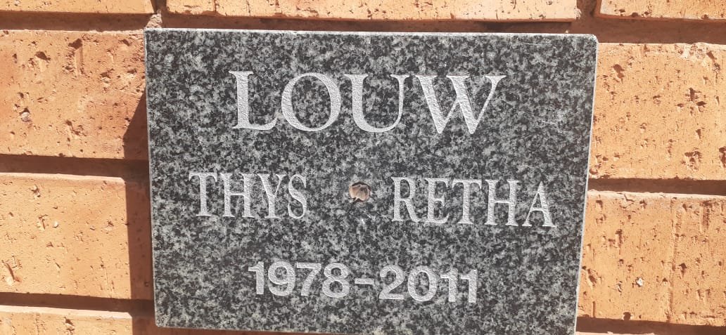 LOUW Thys &amp; Retha 1978-2011