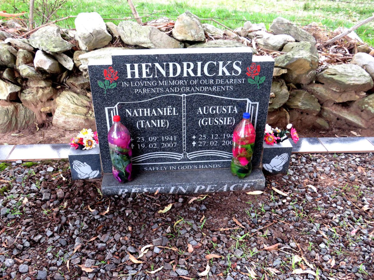 HENDRICKS Nathaniel 1941-2007 & Augusta 194?-200?