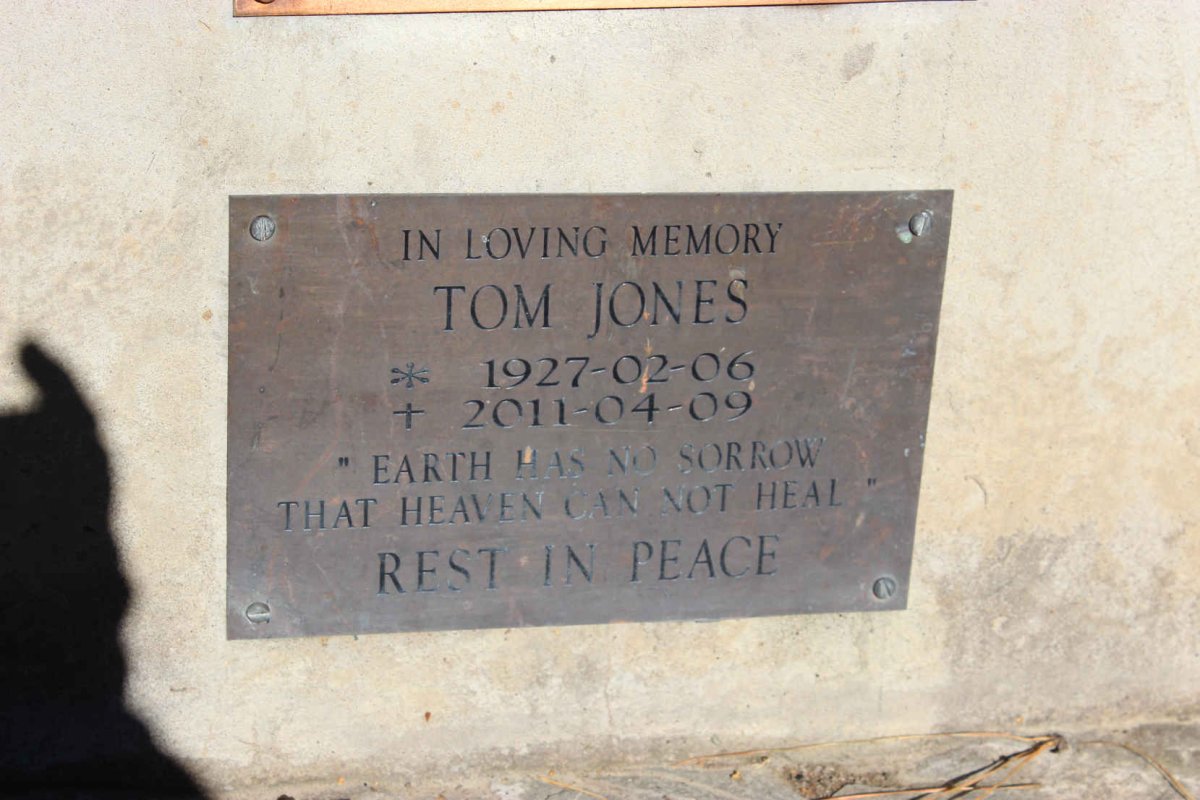 JONES Tom 1927-2011