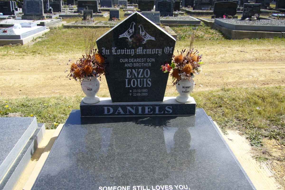 DANIELS Enzo Louis 1983-2005