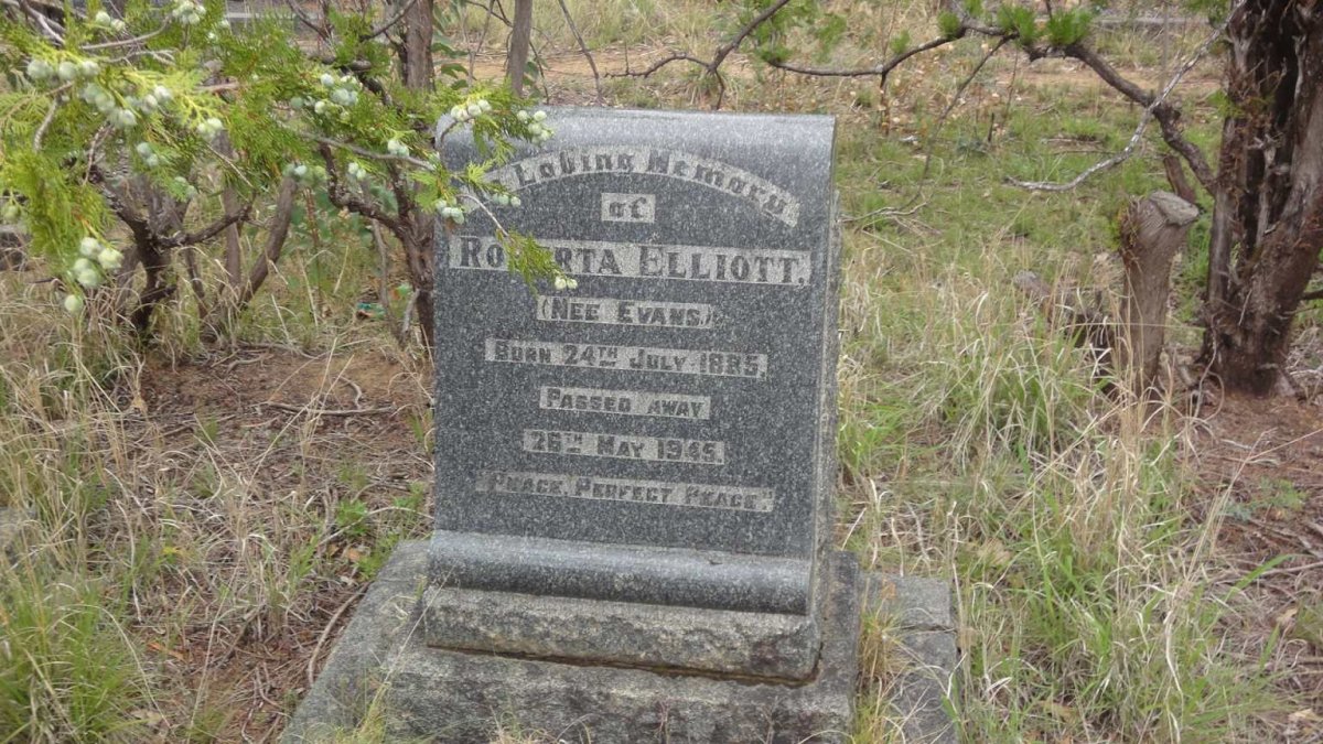 ELLIOTT Roberta nee EVANS 1885-1945