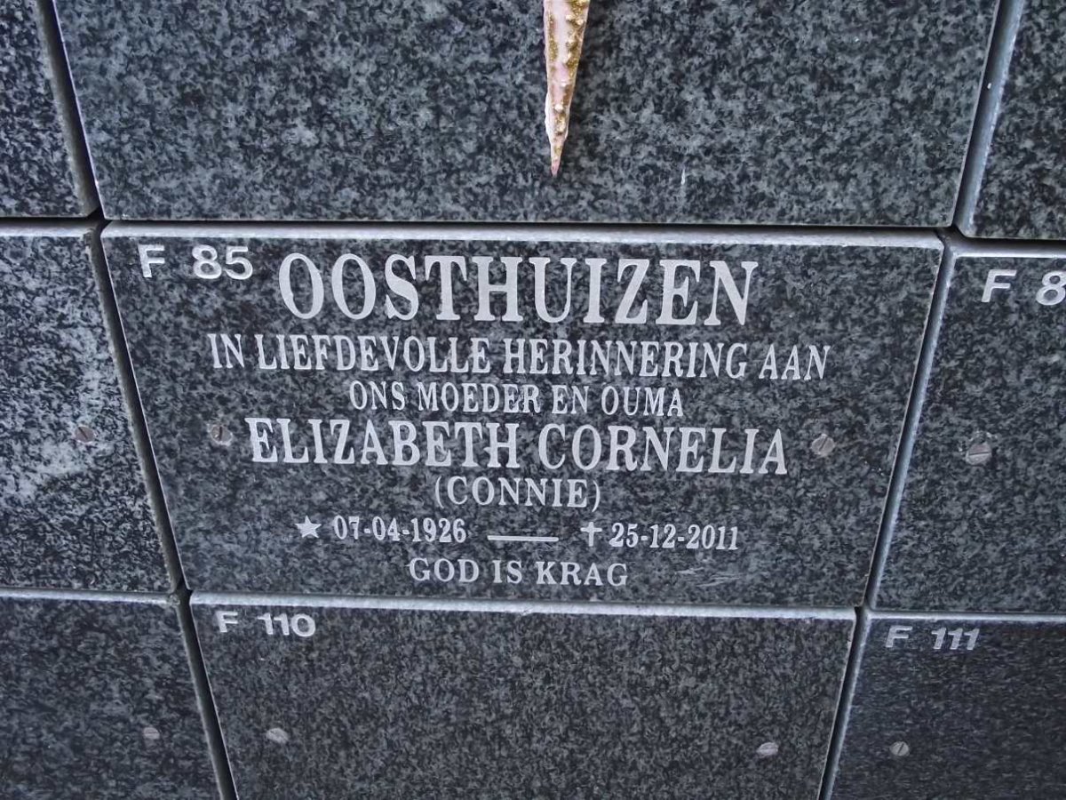 OOSTHUIZEN Elizabeth Cornelia 1926-2011