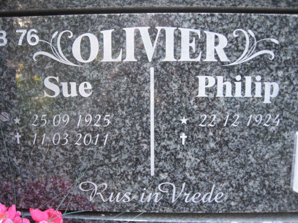 OLIVIER Philip 1924- &amp; Sue 1925-2011