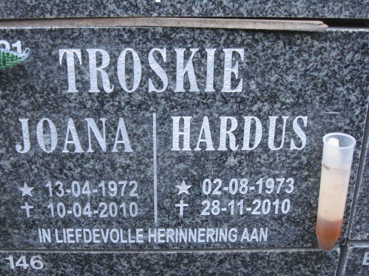TROSKIE Hardus 1973-2010 &amp; Joana 1972-2010