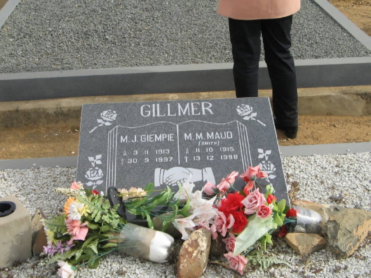 GILLMER M.J. 1913-1997 &amp; M.M. SMITH 1915-1998