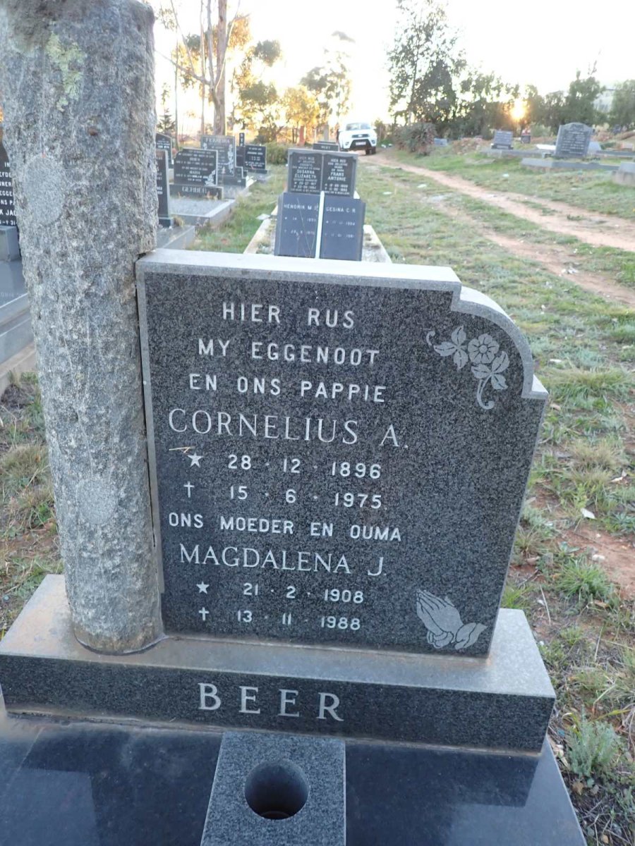 BEER Cornelius A. 1896-1975 & Magdalena J. 1908-1988