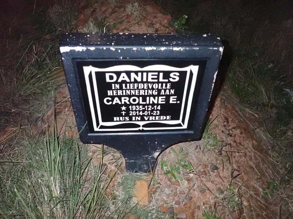 DANIELS Caroline E. 1935-2014