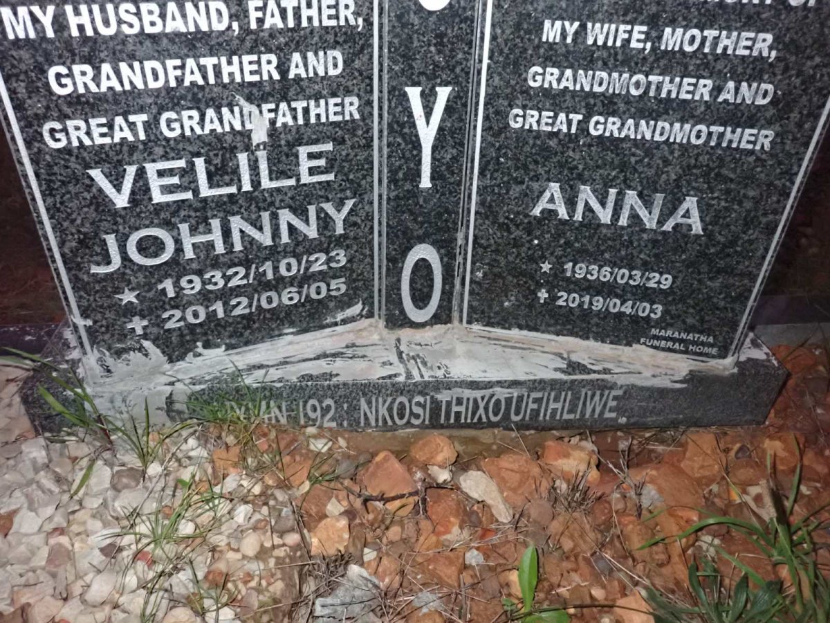 KOYO Velile Johnny 1932-2012 & Anna 1936-2019