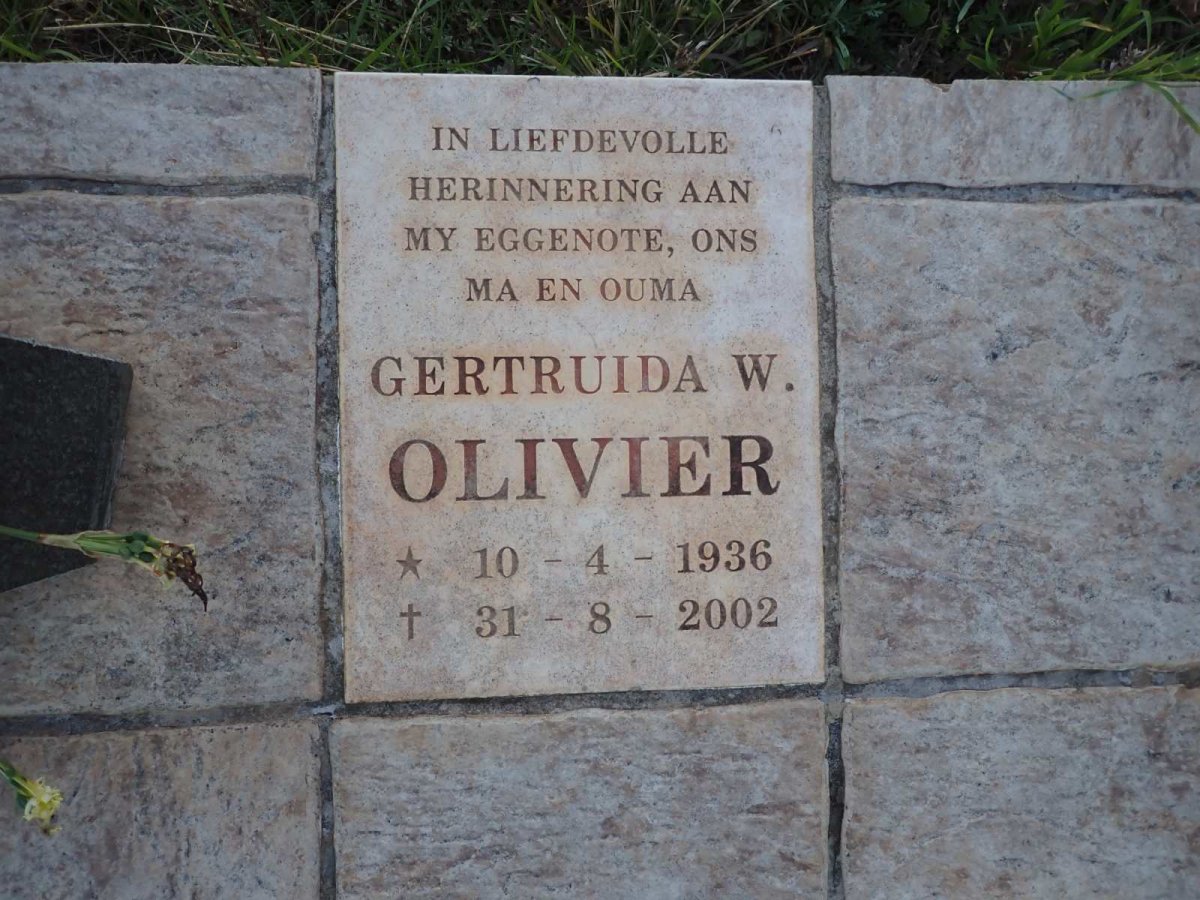 OLIVIER Gertruida W. 1936-2002