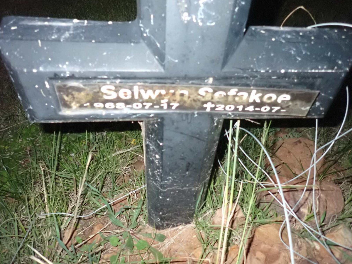 SEFAKOE Selwyn 1968-2014